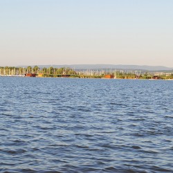 Blick vom Neusiedler See auf den Hafen Mörbisch